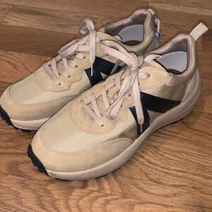 MIA sneakers never worn size 9